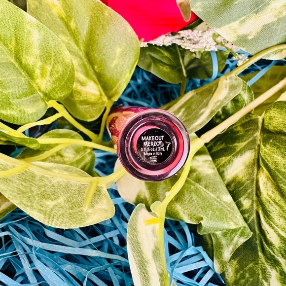 New Laura Geller Fifty Kisses Lip Locking Liquid Color in Makeout Merlot - Picture 2 of 5